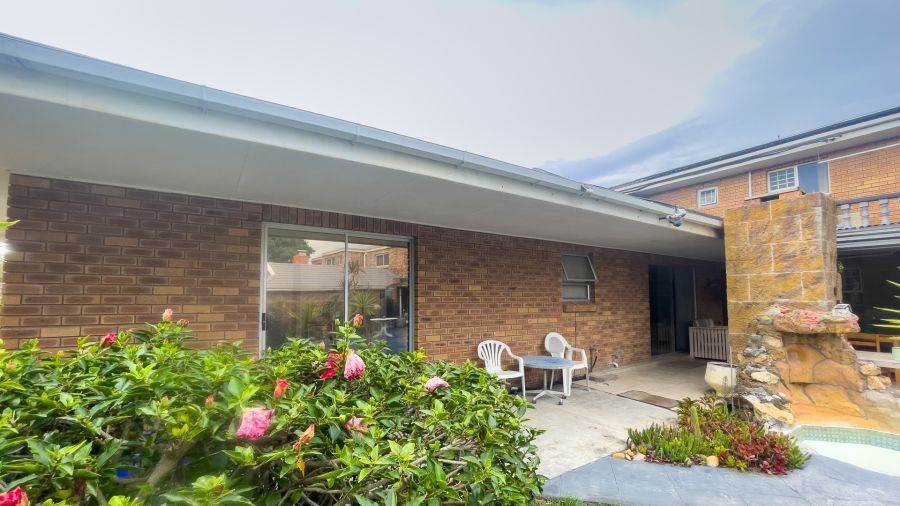 6 Bedroom Property for Sale in Hersham Western Cape